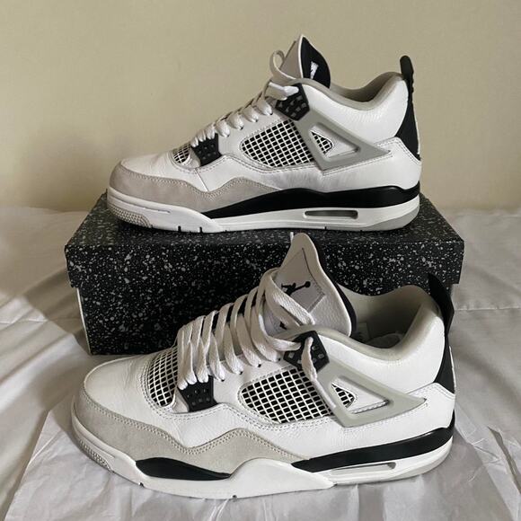 Jordan 4 retro military black - size 10.5 M / 12 W US / 43.5 EU - Picture 3 of 8